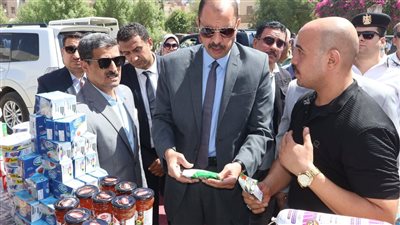 محافظ سوهاج يفتتح سوق اليوم الواحد بطهطا ويوجه باستمراره حتى ظهر الجمعة القادم