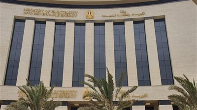 إخماد حريق بمنطقة الهيش بالقرب من محطة كهرباء أسوان دون تأثير على الشبكة 