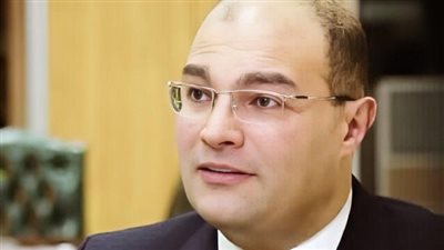 خبير اقتصادي: حل الأزمة الاقتصادية العالمية قبل حلول دوامات الكساد الكبير