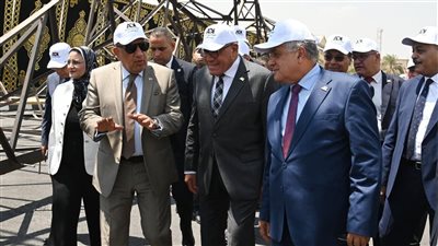  وزير الكهرباء ورئيس العربية للتصنيع يشهدان افتتاح خط إنتاج أبراج بمصنع الطائرات