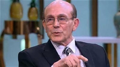 محمد صبحي يغادر العناية المركزة بعد تحسن حالته الصحية.. والفنانون يطمئنون عليه