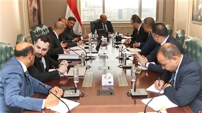  وزير الكهرباء يبحث مع مدير روساتوم ورئيس العربية للتصنيع مستجدات المشروع النووي