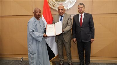 وزير الكهرباء يشهد احتفالية تخريج 25 متدربًا إفريقياً بمجالات تطوير البنية التحتية والطاقة المتجددة 