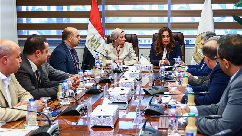 وزيرتا البيئة والتنمية