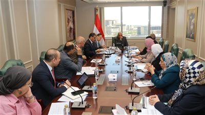 وزير الكهرباء يتابع إجراءات فصل المصرية لنقل الكهرباء والقابضة وفض التشابكات المالية 