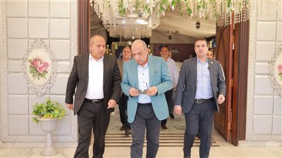 وزير الكهرباء يتفقد غرفة عمليات المراقبة ومركز خدمات عملاء الشيخ زايد بشركة القناة