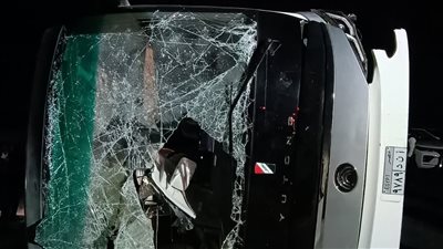 مأساة على طريق الصعيد.. مصرع 8 وإصابة 14 في انقلاب أتوبيس بالمنيا