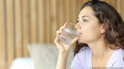 شرب الماء وصحة الجسم: دراسة تكشف الرابط الخفي مع هرمون التوتر
