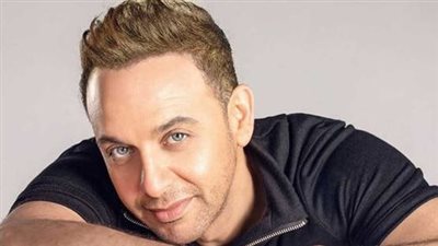 مصطفى قمر يطلق ألبومه قمر 25 .. مفاجآت غنائية وصور جديدة للجمهور