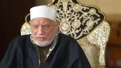 بناء ضريح الدكتور أحمد عمر هاشم بجوار جده في الزقازيق