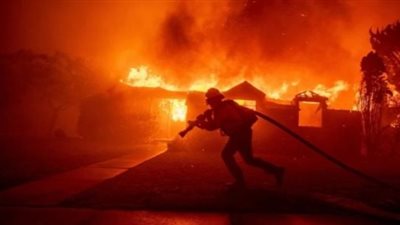 تفاصيل حريق هائل في البساتين يتسبب بإصابة شخص ويدمر 3 محال للأجهزة الكهربائية