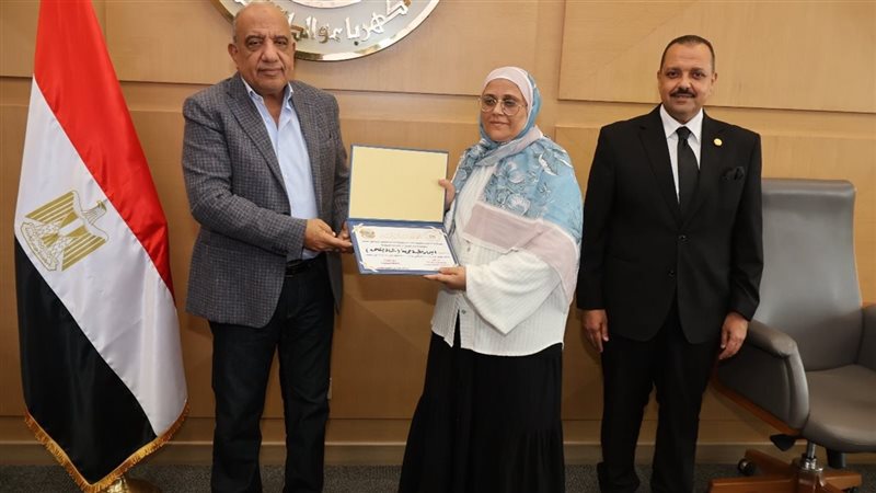 وزير الكهرباء خلال
