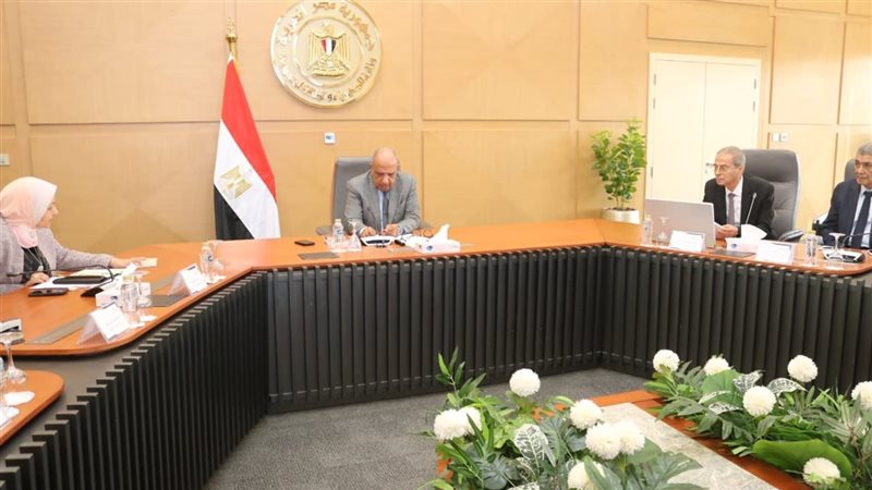 وزير الكهرباء خلال