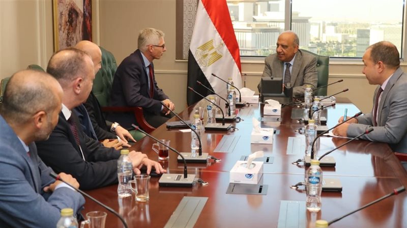 مباحثات وزير الكهرباء