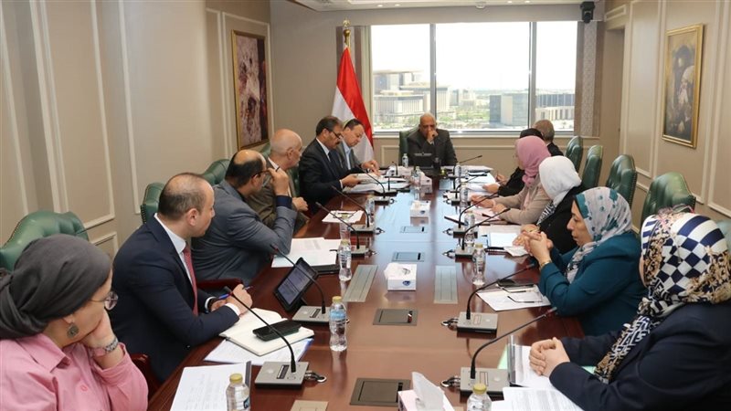 وزير الكهرباء يتابع