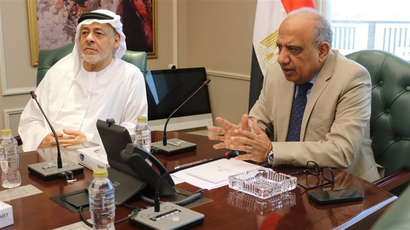 وزير الكهرباء خلال