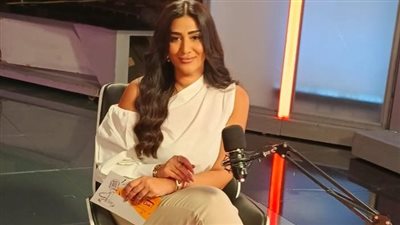 دنيا صلاح عبد الله تحتفل بمشاركتها في 