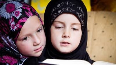 فضل تربية البنات في الإسلام.. طريقك إلى الجنة وستر من النار