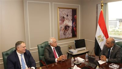 مباحثات بين وزير الكهرباء ورئيس كوبولوزيس حول مشروع الربط الكهربائي المصري اليوناني  