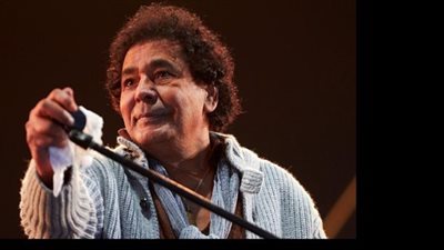 حقيقة تدهور الحالة الصحية للفنان محمد منير.. مصدر يحسم الجدل