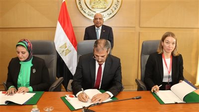  وزير الكهرباء يشهد توقيع اتفاقية بين مصر وألمانيا لتمويل خطوط ربط محطتين للرياح