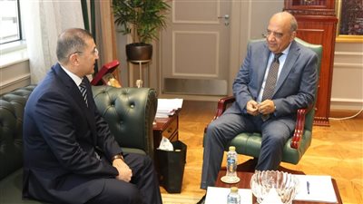 مباحثات بين وزير الكهرباء وسفير أوزبكستان لدعم وتعزيز التعاون بمجالات الطاقة المتجددة