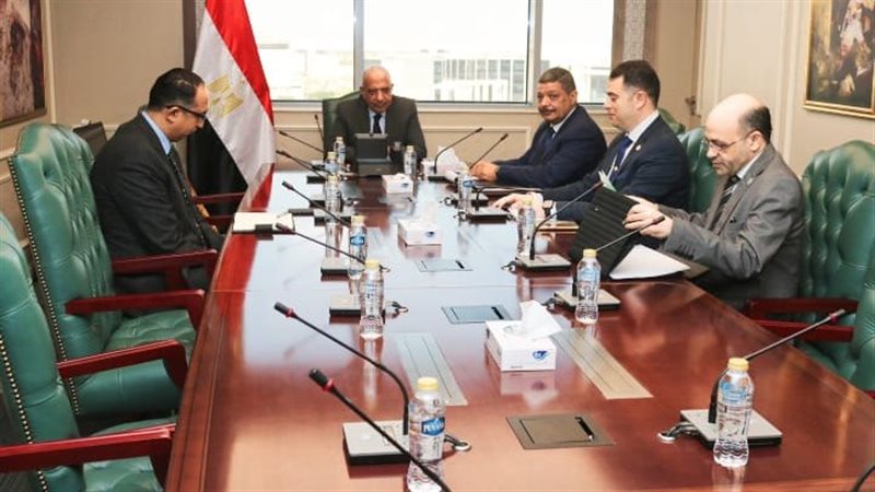 وزير الكهرباء خلال