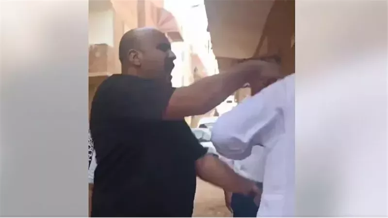 صفع مسن السويس