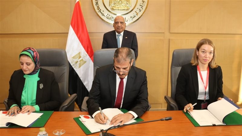 توقيع اتفاقية بين