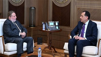 رئيس الوزراء يبحث مع محافظ المركزي تنسيق الجهود الاقتصادية وتعزيز الاستقرار المالي