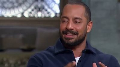 عمرو وهبة يعلّق على تصريحات أحمد السقا:الناس بقت عنيفة والهزار اتحول لهجوم