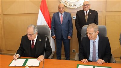 وزير الكهرباء ورئيس «العربية للتصنيع» يشهدان توقيع بروتوكول لتأسيس شركة لأنظمة الطاقة الشمسية