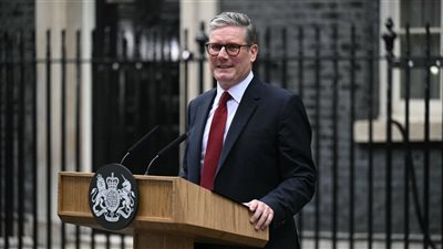 ستارمر يبلغ ترامب موقف لندن من غرينلاند وسط جدل الشراء واستخدام القوة