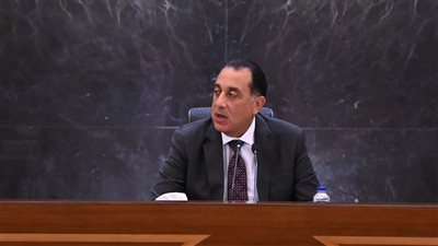 مدبولي يناقش توطين صناعة السيارات وتعزيز جاذبية المناطق الحرة