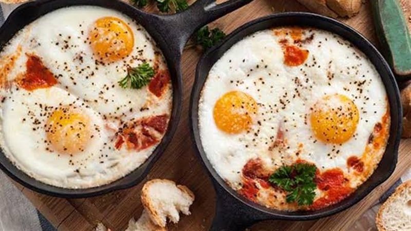 البيض بالطماطم في