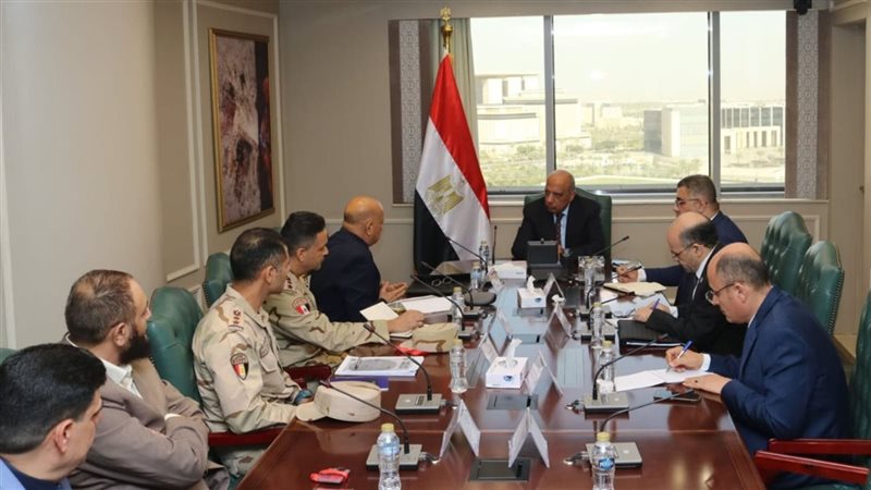 وزير الكهرباء خلال