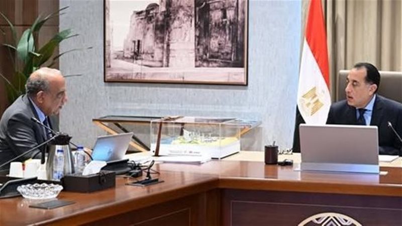 رئيس الوزراء مع وزير