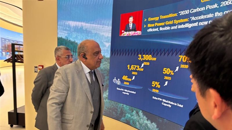 وزير الكهرباء يزور