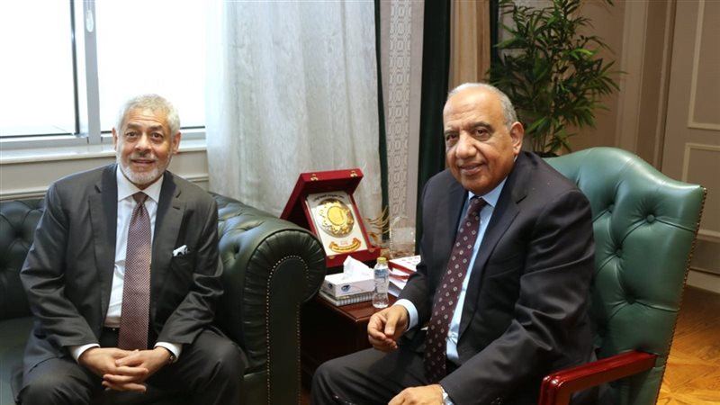 وزير الكهرباء خلال