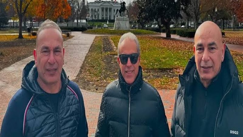 التوأم من أمام البيت