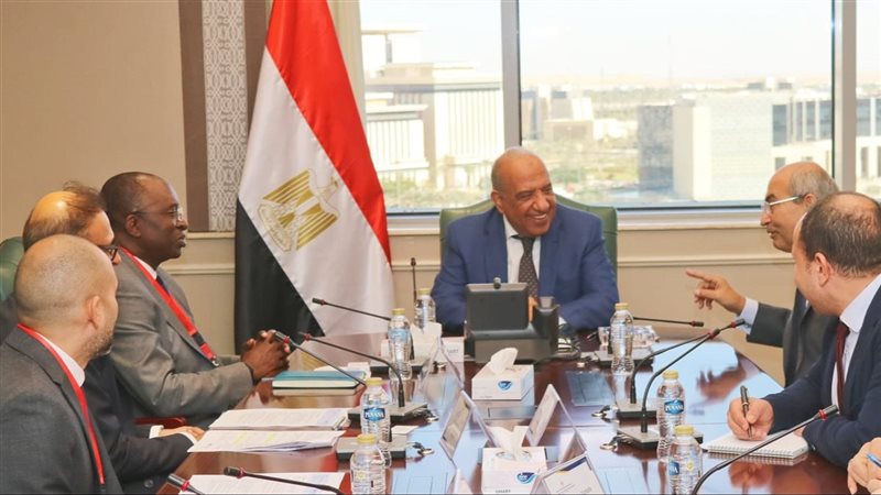 وزير الكهرباء خلال