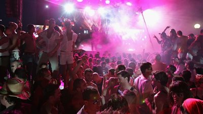 غلق الكباريهات والبارات في رمضان: عقوبات قانونية صارمة