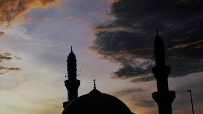 موعد أذان العشاء اليوم في القاهرة.. الإثنين 9 مارس 2026