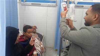 تسمم 61 شخصًا بمشروب 