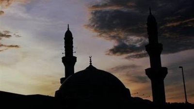 موعد أذان العشاء والتراويح اليوم الخميس 26 فبراير 2026