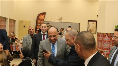 وزير الكهرباء يشارك العاملين بالوزارة والشركة القابضة ونقل الكهرباء إفطارهم الجماعي