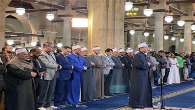 موعد أذان العشاء اليوم في القاهرة.. تعرف على مواقيت صلاة التراويح 