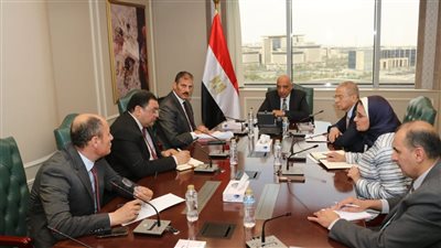 وزير الكهرباء يجتمع بخلية إدارة الأزمة لمتابعة تأمين الشبكة ومراجعة مخزون الوقود لمحطات التوليد