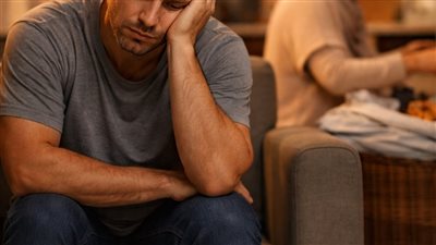 حين يبرد دفء العلاقة الزوجية بين الإهمال والروتين..كيف تفقد بعض الزوجات الرومانسية؟