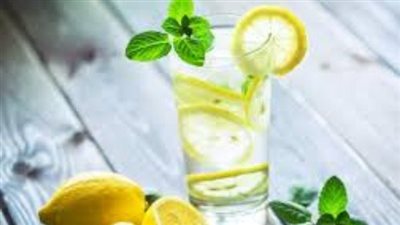 فوائد شرب الماء بالليمون صباحًا.. سر بسيط لتحسين الهضم ودعم الصحة العامة